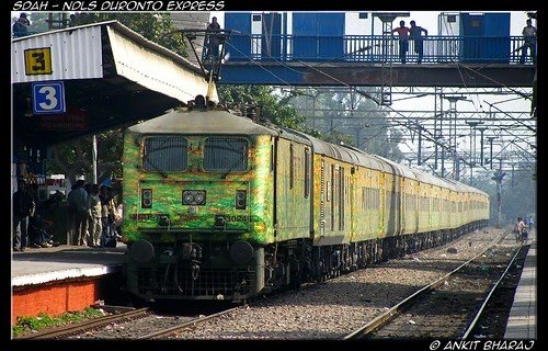 Discover the Splendid Comfort of Duronto Express: Indian Railway’s Super